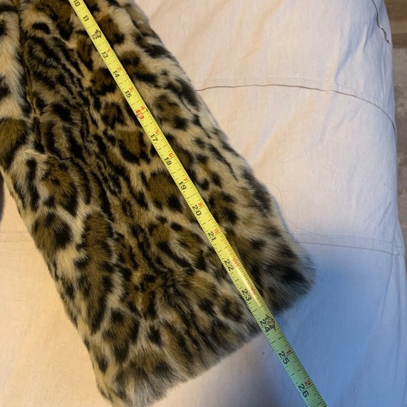 Beautiful, CHIC, Stunning Faux Fur Leopard Coat MEDIUM - Picture 9 of 9